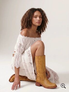 Frye Campus 14L banana color 8.5